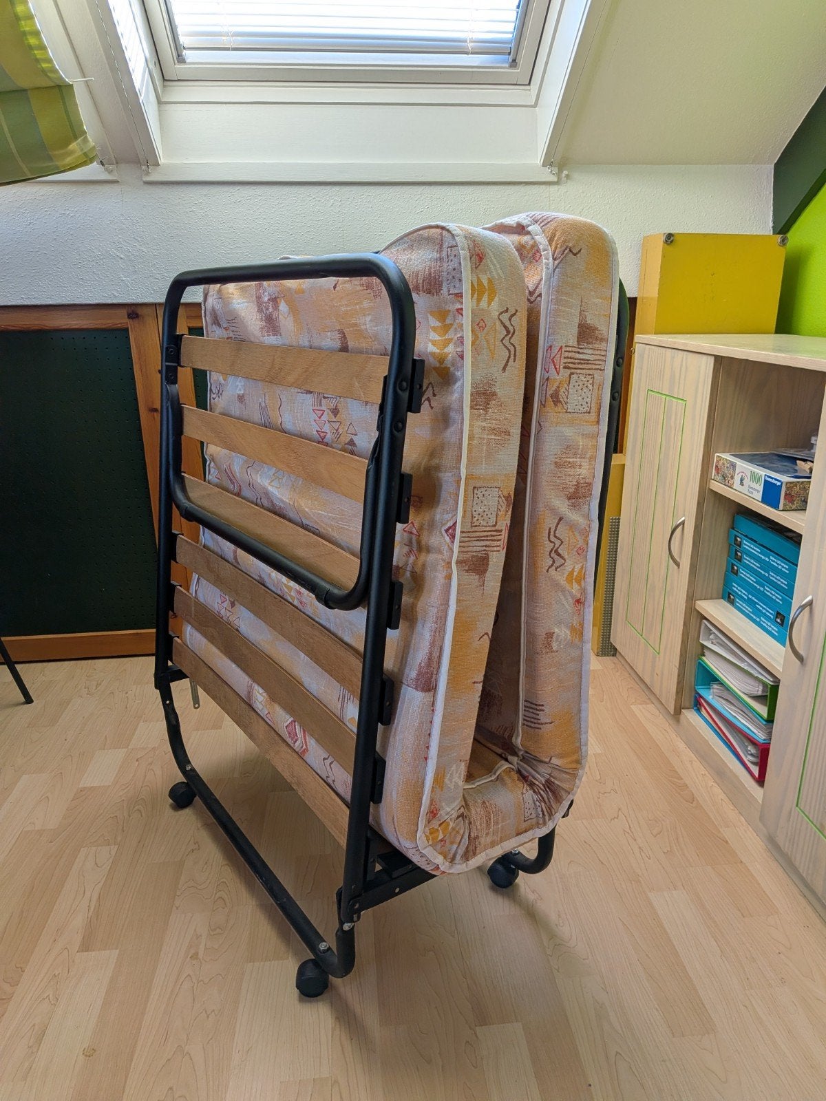 stevig opklapbed met matras - Handig en compact, Ophalen, Verstelbaar, 190 cm of minder, Zo goed als nieuw