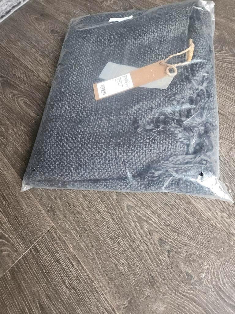 Malagoon Anthracite Solid Plaid 125 x 150 cm splinternieuw., Huis en Inrichting, Woonaccessoires | Plaids en Woondekens, Ophalen of Verzenden