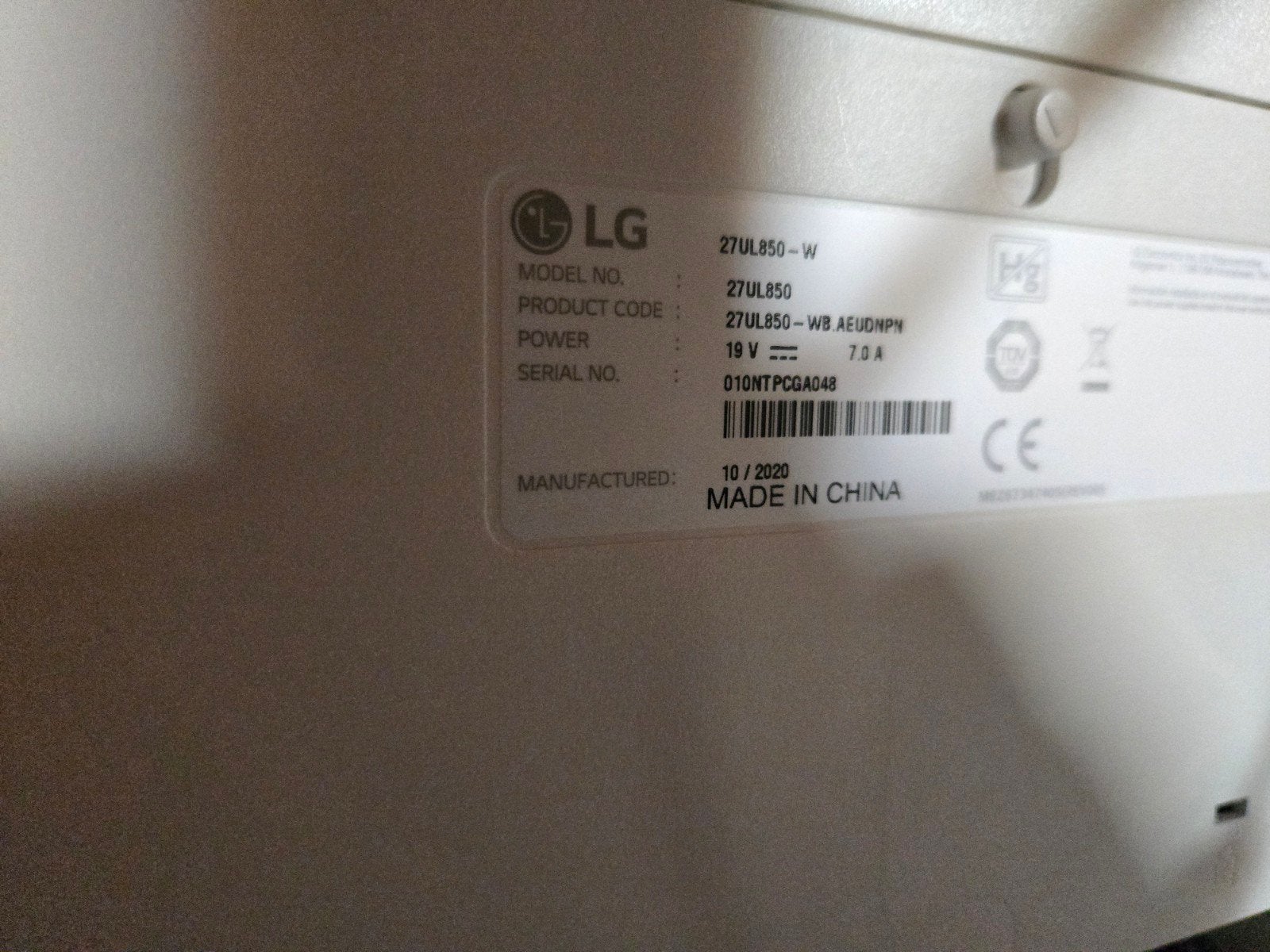 LG 27UL650-W monitor 4K 27" 3840 x 2160