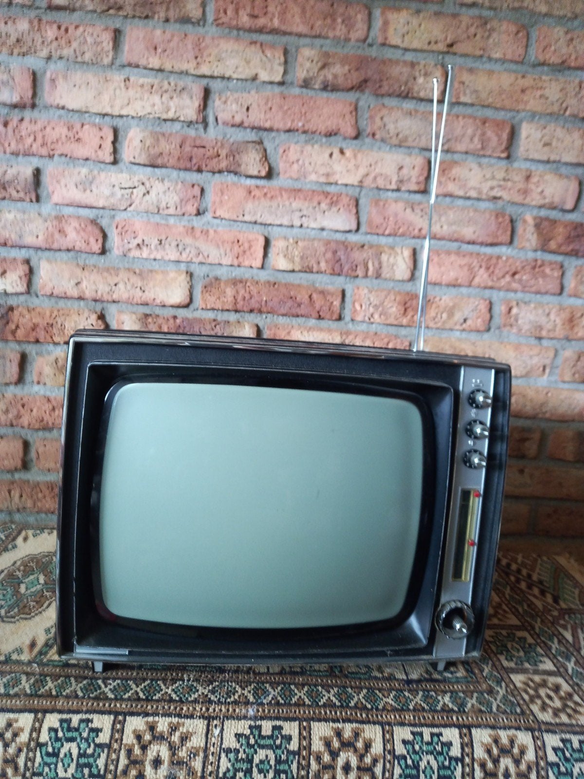 Aristona draagbare zwart/wit tv uit de jaren '70, Ophalen