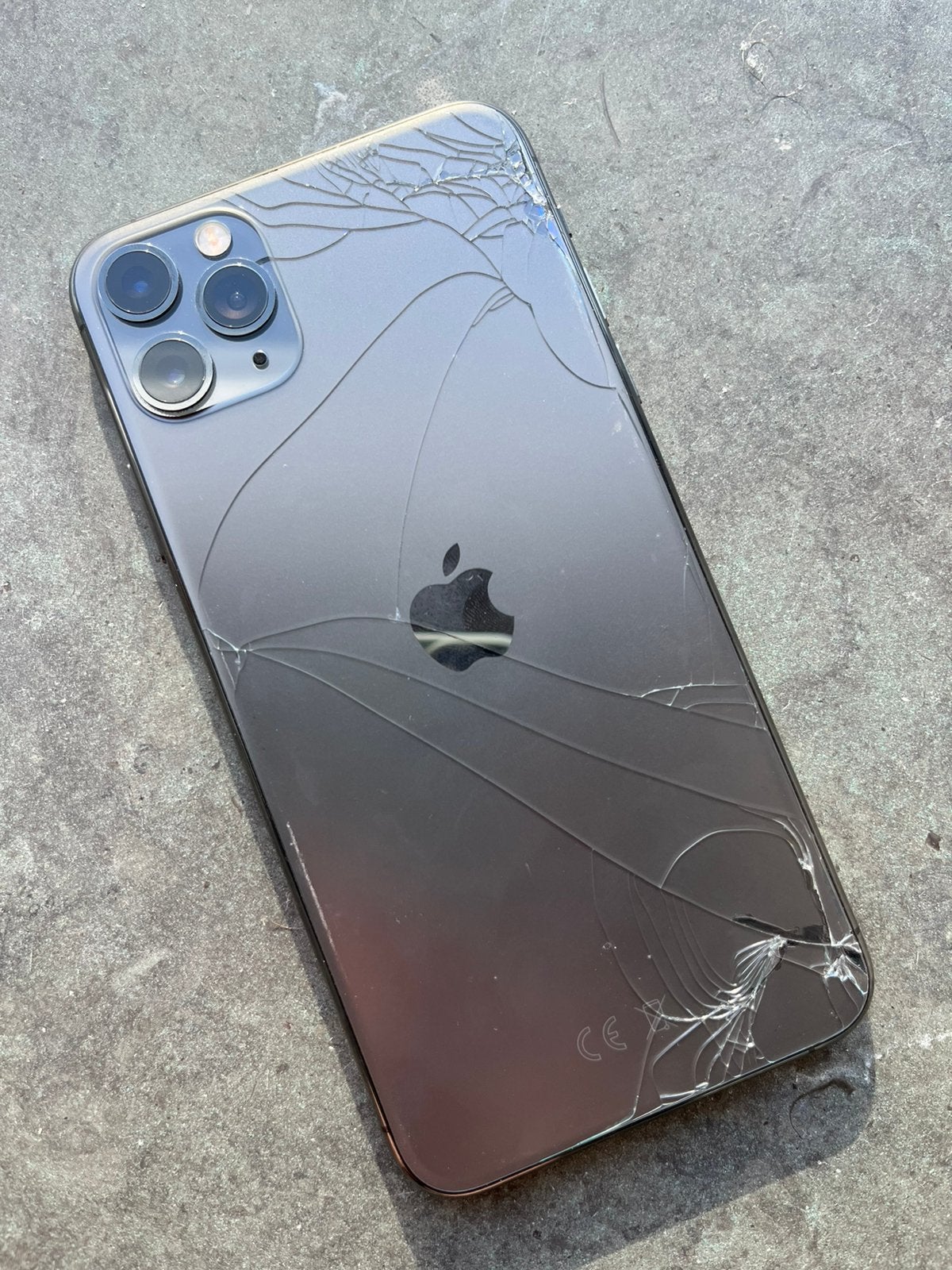 iPhone 11 Pro Max - 64GB - Space Gray (Broken Back Screen), Telecommunicatie, Mobiele telefoons | Apple iPhone, Ophalen of Verzenden