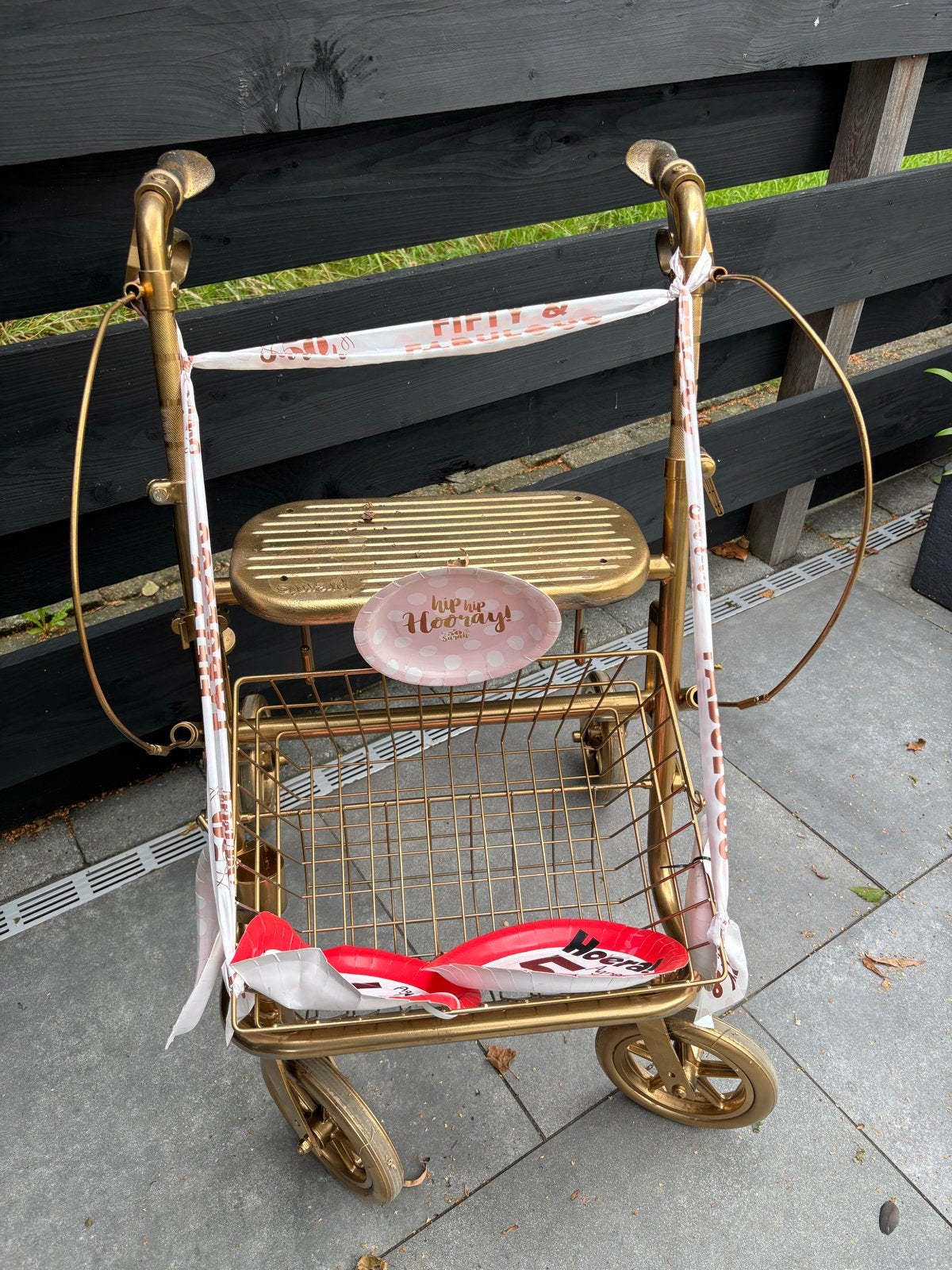 Gratis goudkleurige rollator, Ophalen, Gebruikt