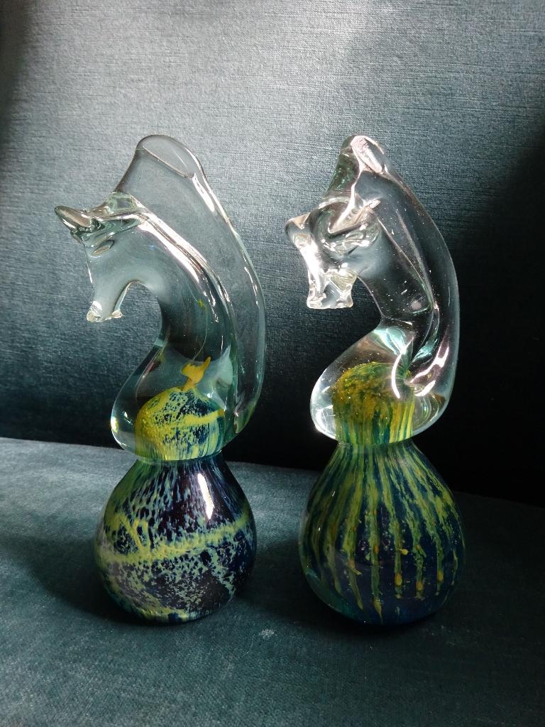 Twee Mdina Malta kunstglazen Zeepaardjes Michael Harris 1970, Ophalen of Verzenden