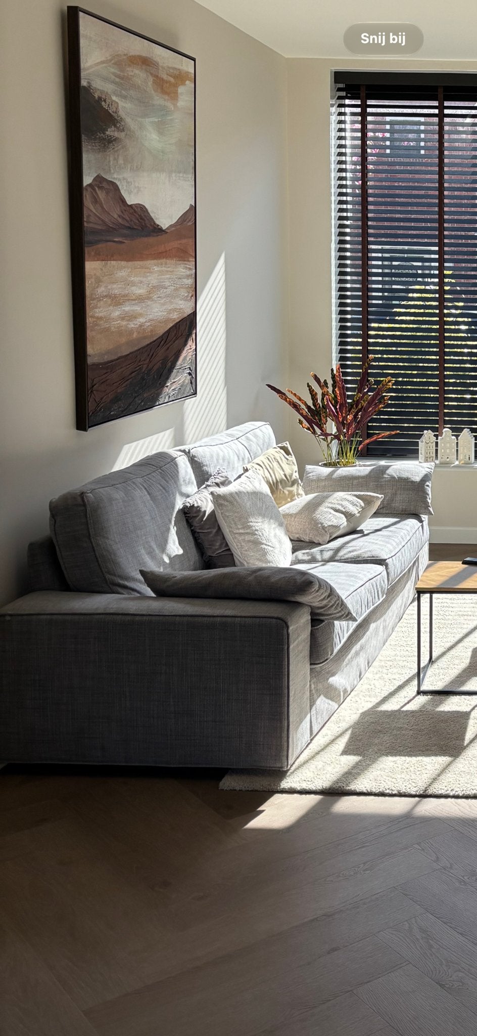 Gratis af te halen: Comfortabele bank met grijze kussens, Huis en Inrichting, Ophalen, Gebruikt, Driepersoons, 75 tot 100 cm