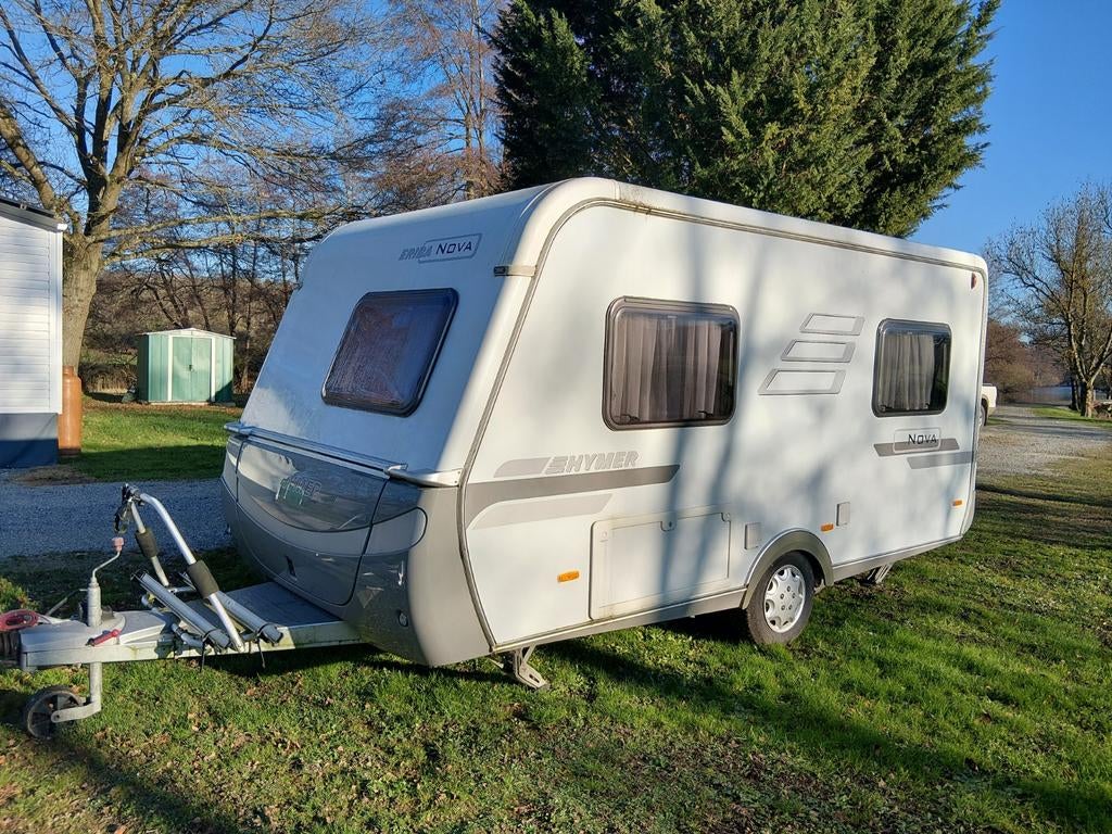 Hymer Eriba Nova Caravan - Compact en Compleet, Caravans en Kamperen, Vast bed, Standaardzit, Schokbreker, Particulier