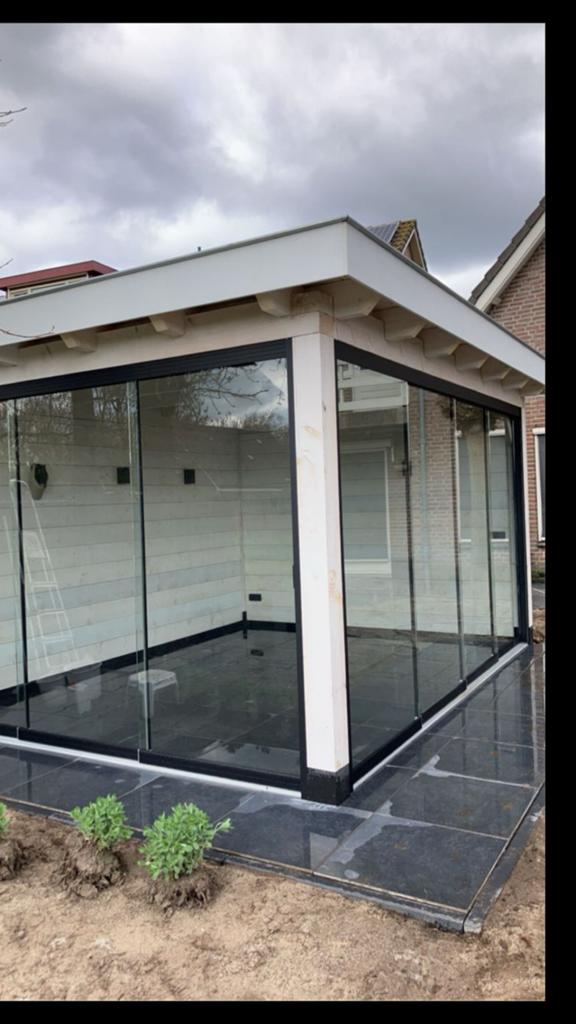 Foto 5 van Luxe Tuinkamer met Overkapping en Glazen Schuifwanden