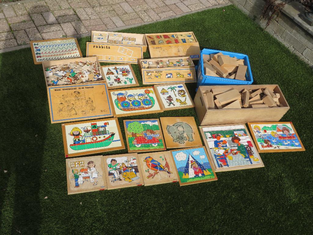 veel grote houten puzzels en losse speel blokken, Kinderen en Baby's, Speelgoed | Houten speelgoed, Ophalen, Gebruikt, Overige typen