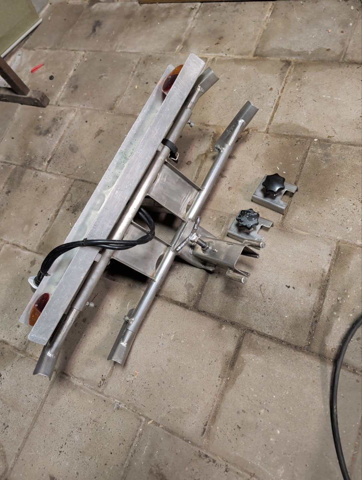 Aluminium fietsendrager met verlichting en kentekenplaathoud, Auto diversen, Ophalen of Verzenden, Gebruikt