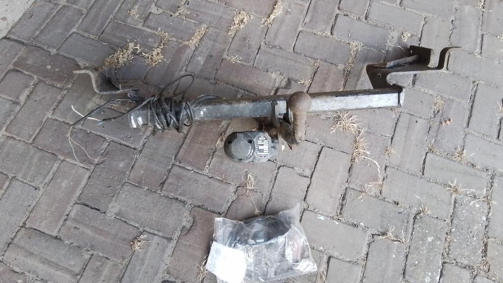trekhaak gebr VOLVO  V 40 EN S 40  2000 TOT 2003, Ophalen of Verzenden, Gebruikt, Volvo
