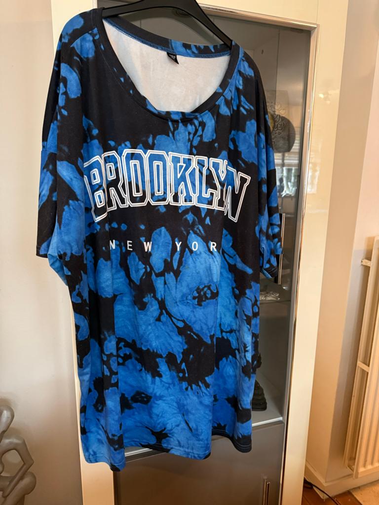 Shein Curve Brooklyn T-shirt Maat 54 (4XL), Ophalen of Verzenden, Zo goed als nieuw, Blauw, Shirt of Top