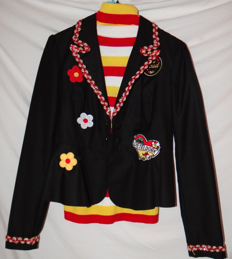 Leuk zwart OETELDONK/DEN BOSCH jas met emblemen + coltrui(5), Carnaval, Ophalen of Verzenden, Kleding, Maat 36 (S)
