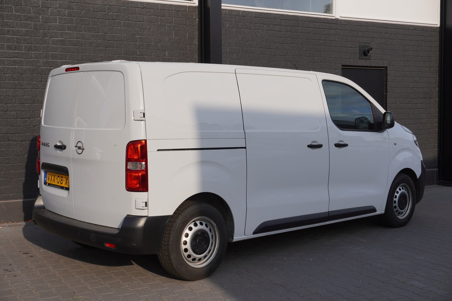Opel Vivaro 2.0 L2 145PK EURO 6 - Airco - Navi - Cruise -, Voorwielaandrijving, 145 pk, Stof, Gebruikt
