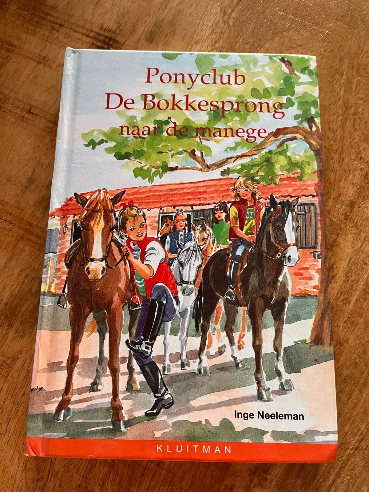 Ponyclub De Bokkesprong: Naar de manege - Inge Neeleman, Ophalen of Verzenden, Gelezen, Fictie