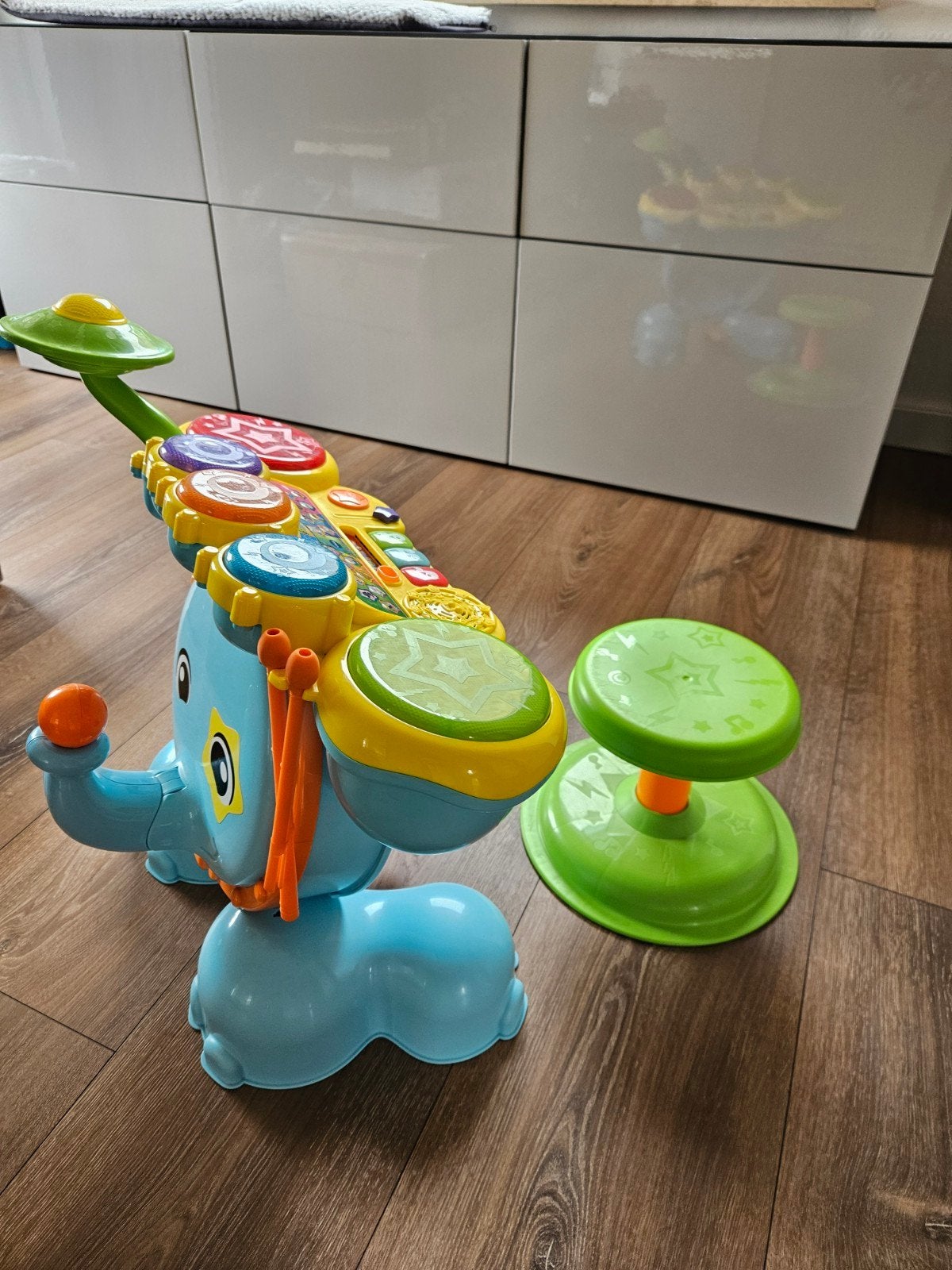 Vtech rock en leer drumstel met krukje, Kinderen en Baby's, Ophalen, Zo goed als nieuw, 2 tot 4 jaar