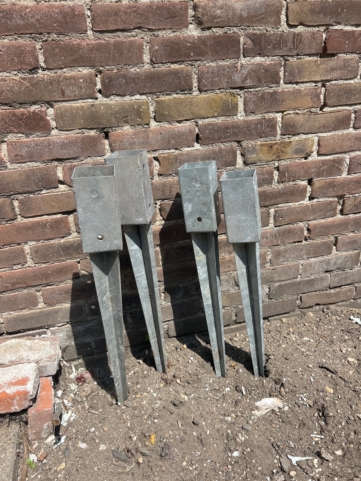 Grondankers voor hekwerk of palen - 4 stuks, Ophalen, Gebruikt, IJzer, Overige typen