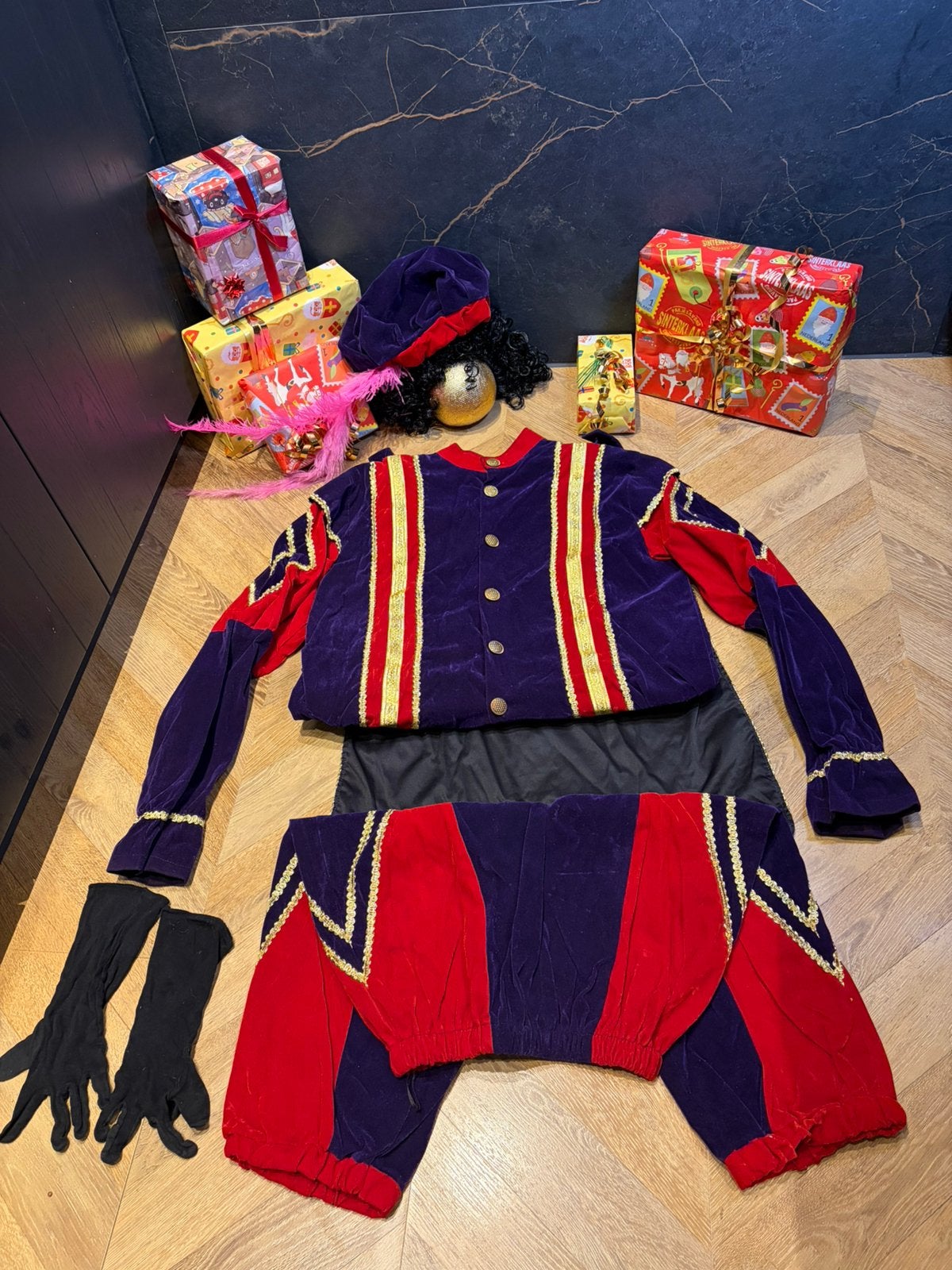 Pietenpak maat l paars rood velours cape luxe sintetklaas, Diversen, Sinterklaas, Ophalen of Verzenden, Zo goed als nieuw
