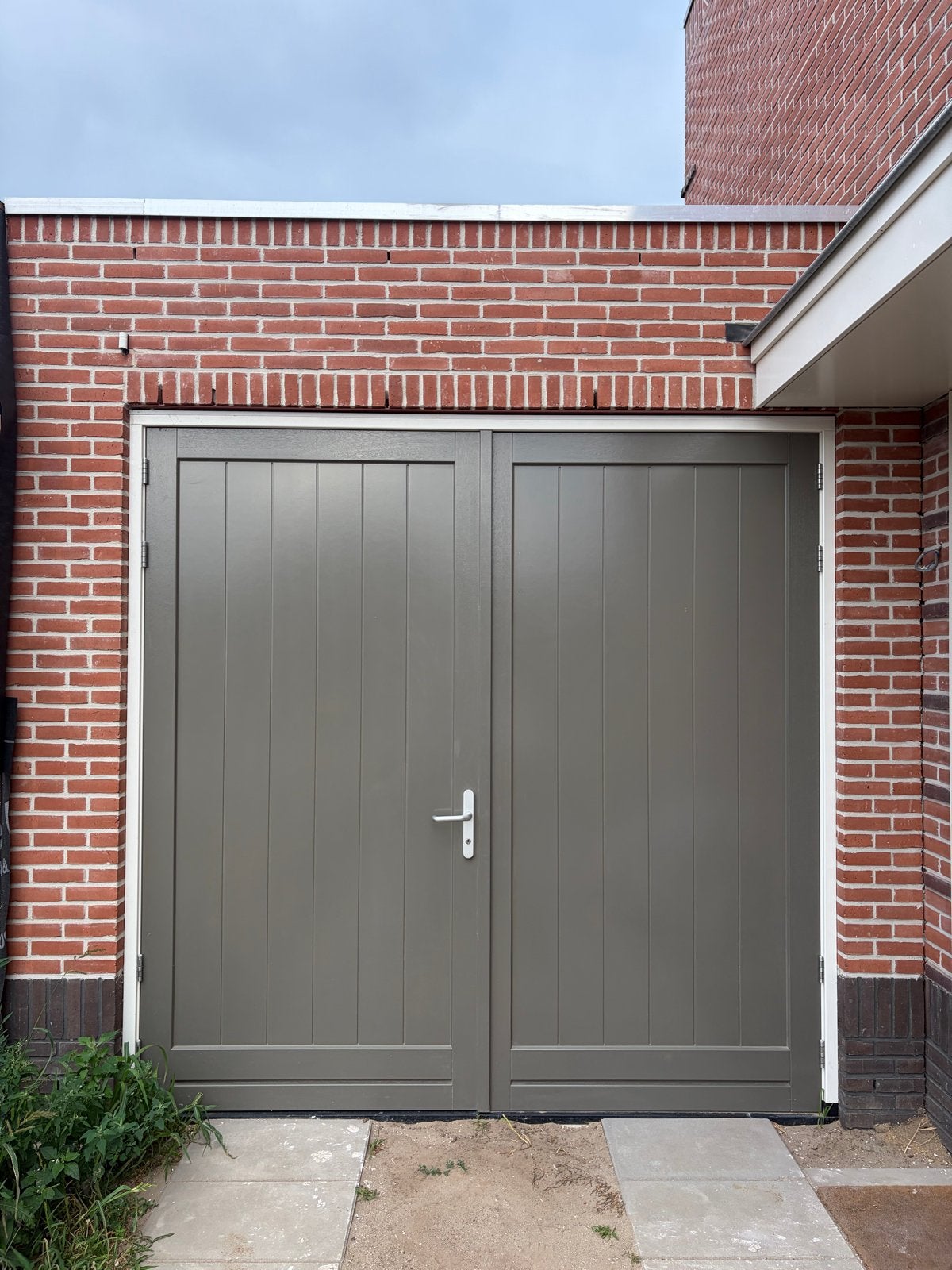 Nieuwe Garagedeur - Dubbele Deur, Grijs, Hout, Doe-het-zelf en Verbouw, Deuren en Horren, Ophalen, Garagedeur, Zo goed als nieuw