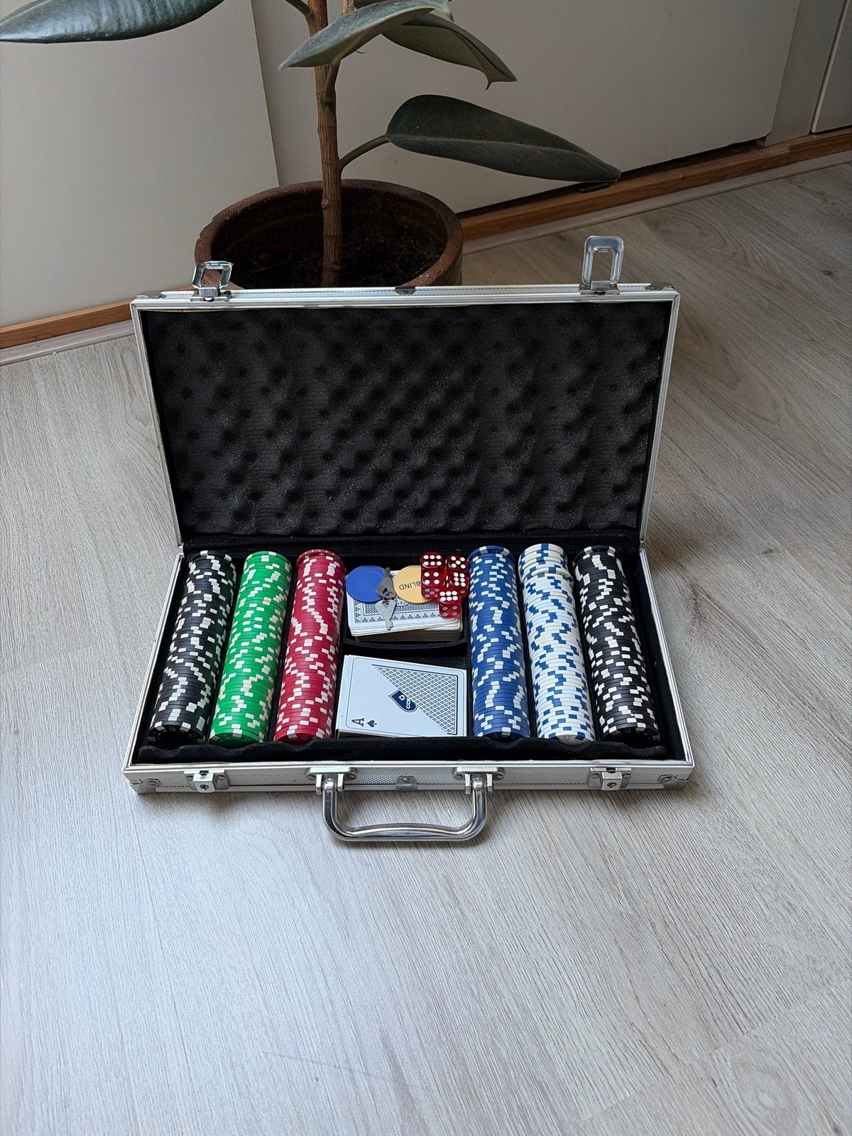 Complete Pokerset in aluminium koffer, Drie of vier spelers, Ophalen, Gebruikt