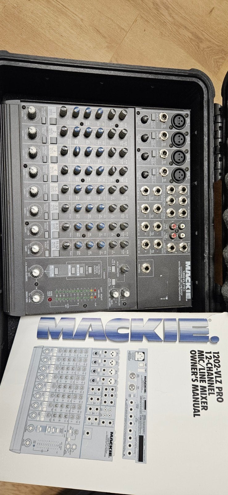 Mackie 1202-VLZ PRO 12-kanaals mixer zonder koffer, Ophalen of Verzenden, Gebruikt, 10 tot 20 kanalen, Microfooningang