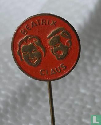 Speldje - Beatrix Claus (rond) [oranje], Ophalen of Verzenden, Zo goed als nieuw, Overige onderwerpen, Speldje of Pin