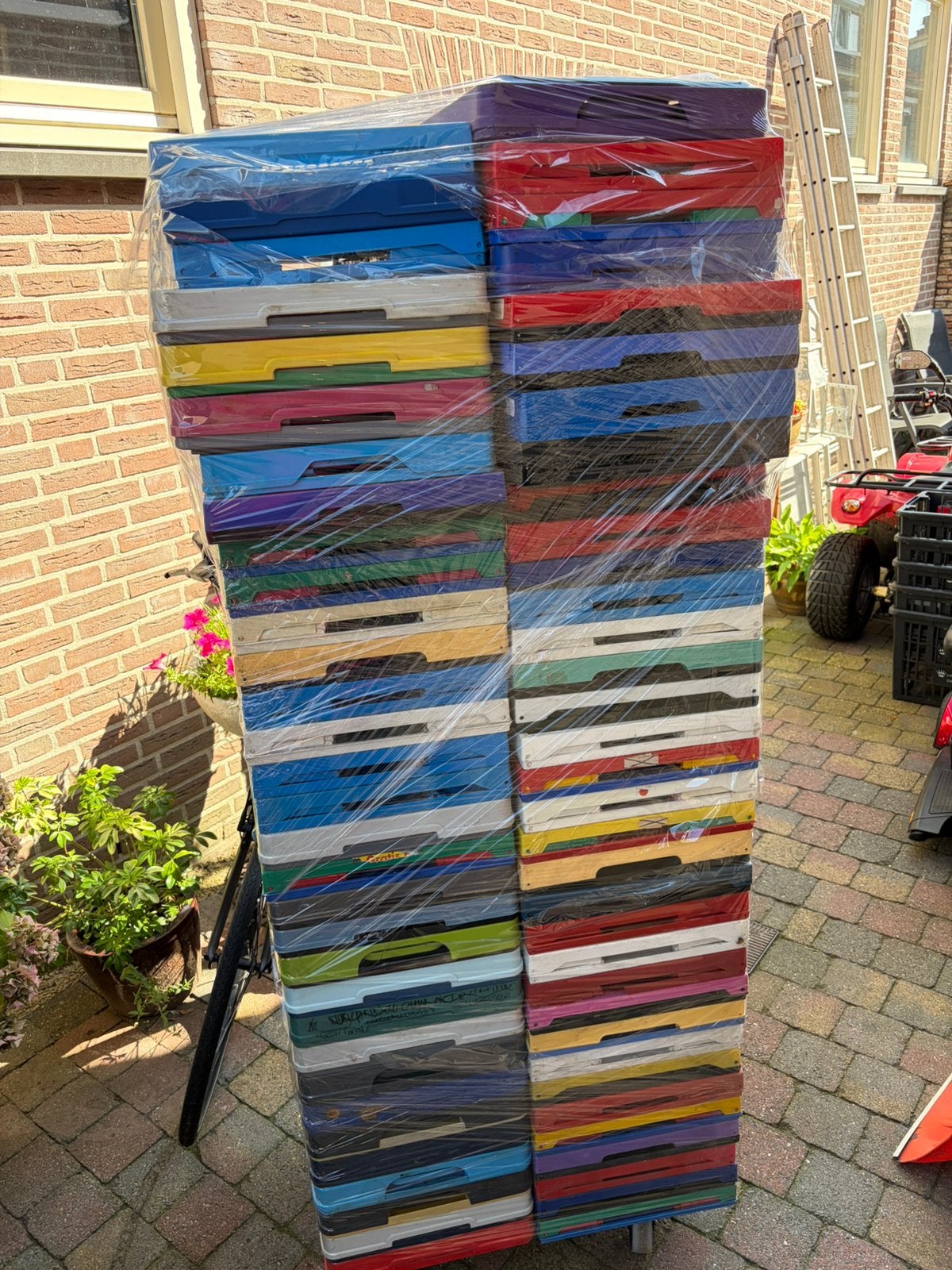 Uitklap kratjes ongeveer 60 stuks, Ophalen, Zo goed als nieuw
