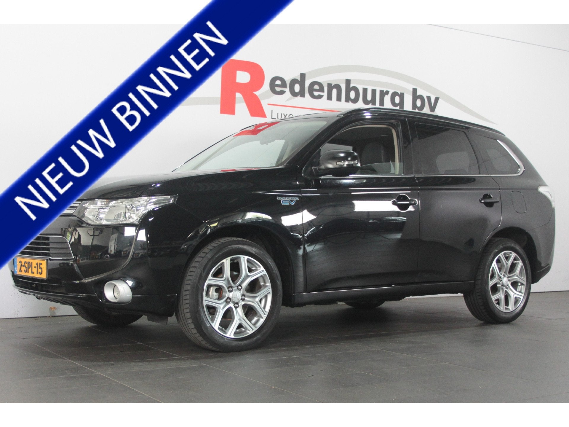 Mitsubishi Outlander 2.0 PHEV Instyle - Pano / Navi / Stoelv, Auto's, Mitsubishi, Automaat, 4 cilinders, Zwart, Bedrijf