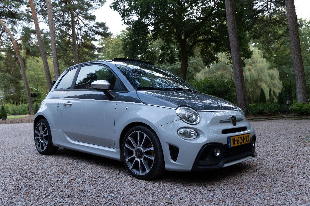 Unieke Abarth 595C Turismo 70th Anniver. Bicolore 48.235 km., Voorwielaandrijving, 40 €/maand, 4 cilinders, Cabriolet