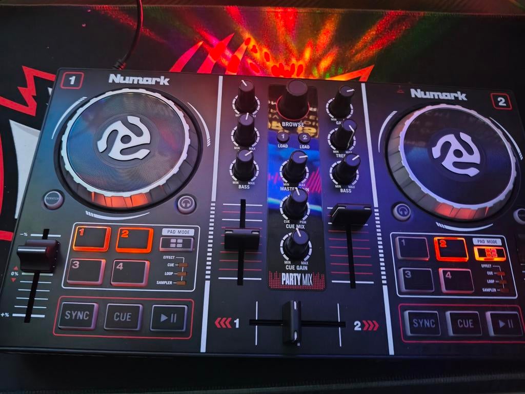 Numark Party Mix DJ Controller - Perfect voor beginners!, Muziek en Instrumenten, Dj-sets en Draaitafels, Zo goed als nieuw, Dj-set