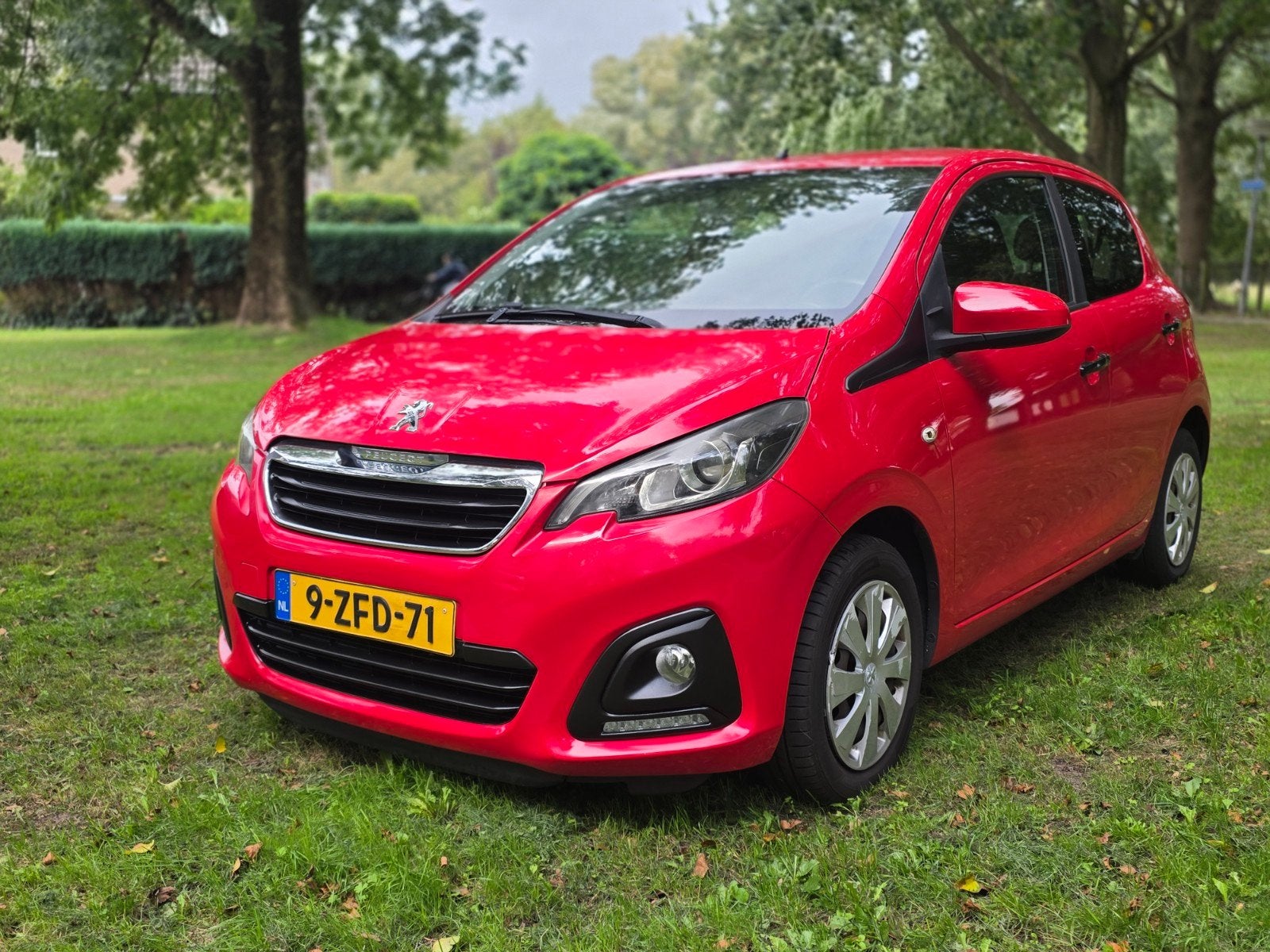 Peugeot 108 1.0 12V E-vti 51KW 5DR 2015 Rood, Voorwielaandrijving, Euro 5, 4 cilinders, 4 stoelen