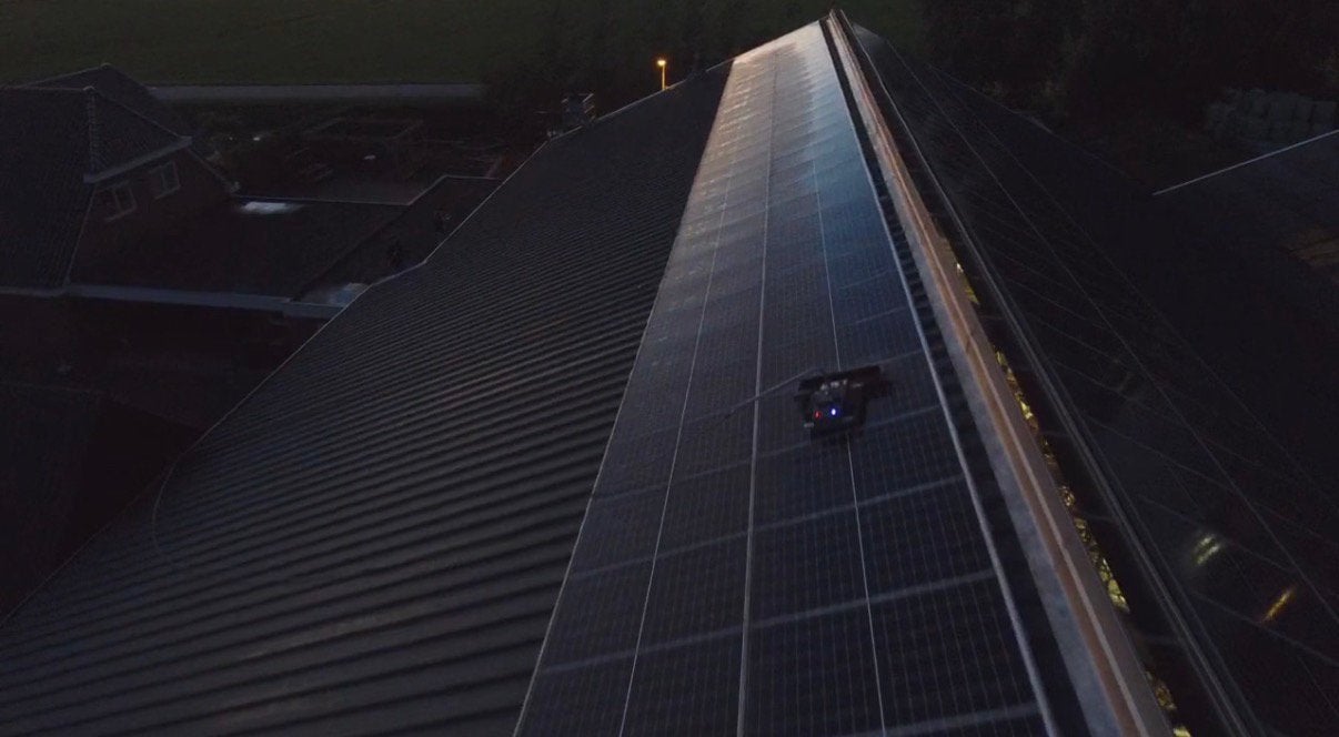 Zonnepanelen professioneel laten reinigen | Vanaf 50 panelen, Schoonmaken bedrijfsruimte