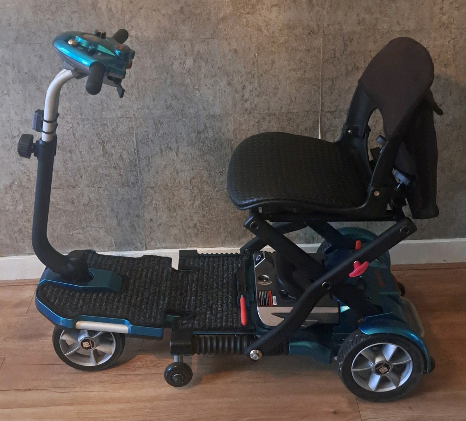 Opvouwbare Brio Scootmobiel, 10 km/u of minder, Zo goed als nieuw, 36 t/m 45 km, Ophalen