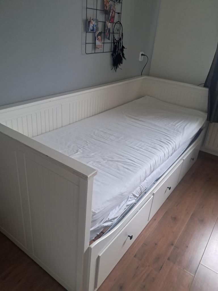 Ikea Hemnes bed met lades en 2 matrassen € 150,-, Huis en Inrichting, Slaapkamer | Bedden, Gebruikt, Eenpersoons, Wit, Ophalen of Verzenden