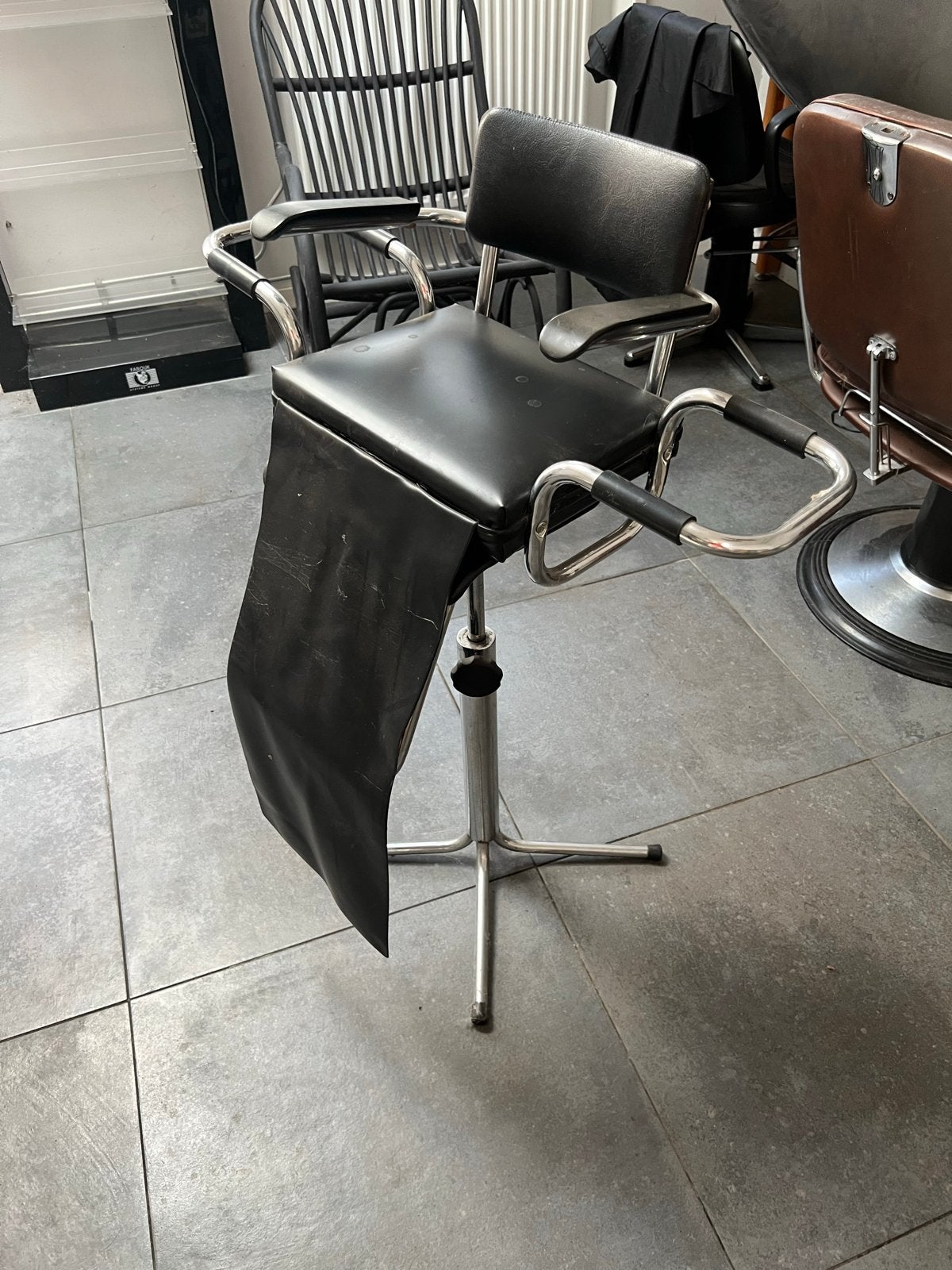 Kinder Kappersstoel /Barbershop Stoel - Zwart Leer en Chroom, Ophalen, Gebruikt, Zwart, Leer