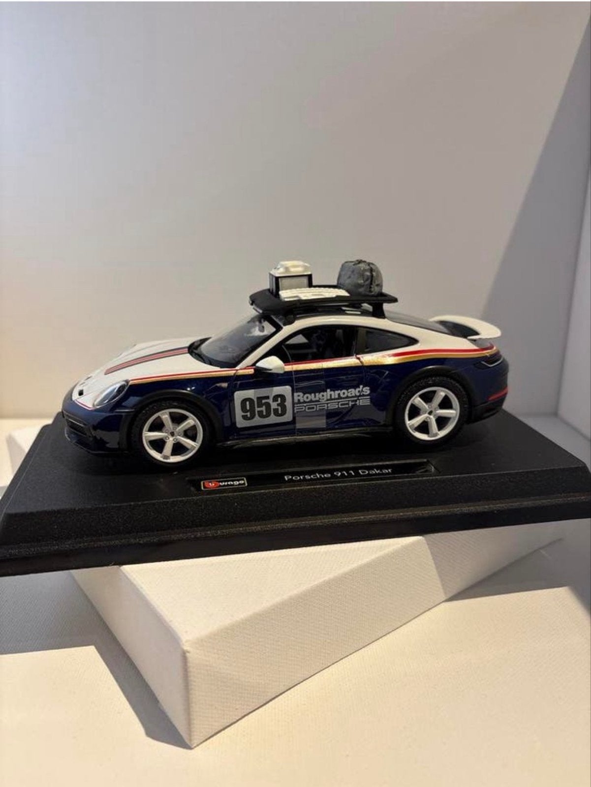 Bburago Porsche 911 Dakar 1:24 - Nieuw in doos, Auto, Nieuw, Ophalen of Verzenden, Bburago