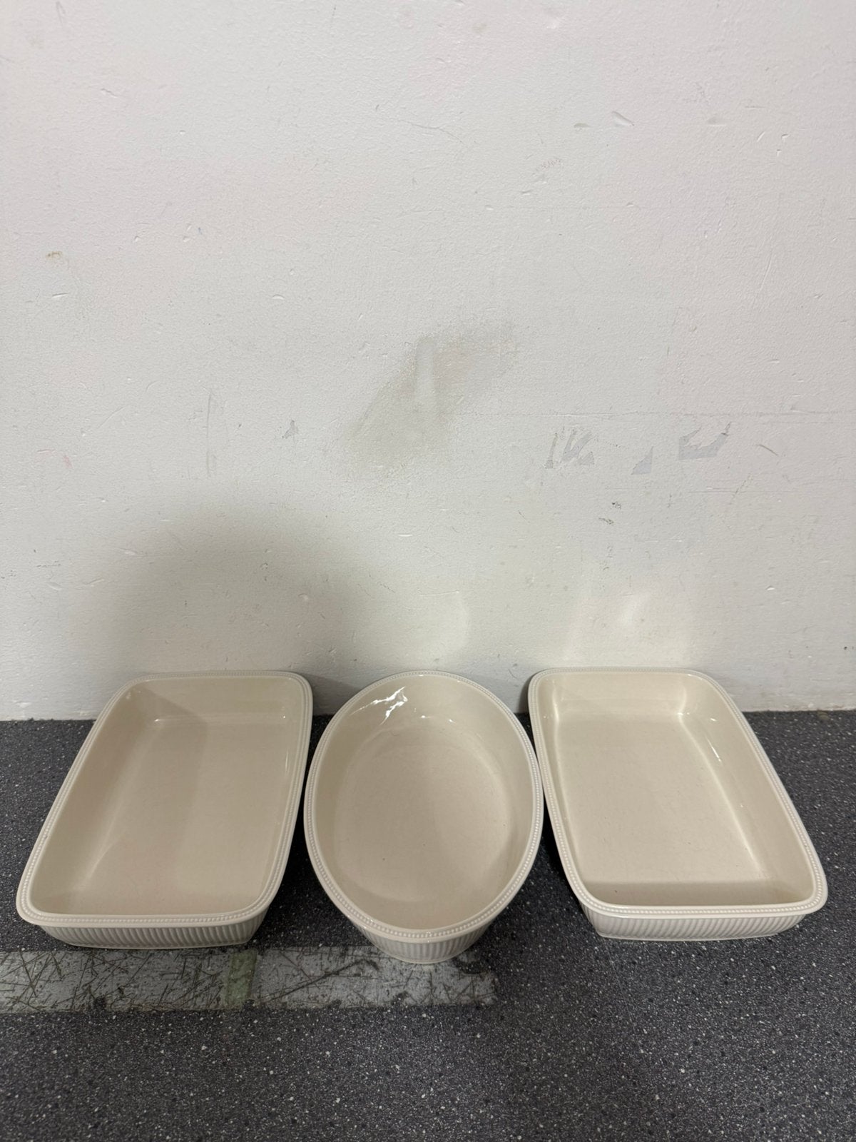 3x Wedgwood Windsor ovenschaal, Ophalen of Verzenden, Zo goed als nieuw, Crème, Schaal