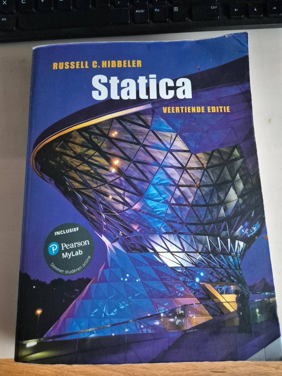 Statica 14e editie - Russell C. Hibbeler, Gelezen, Russell C. Hibbeler, Beta, HBO