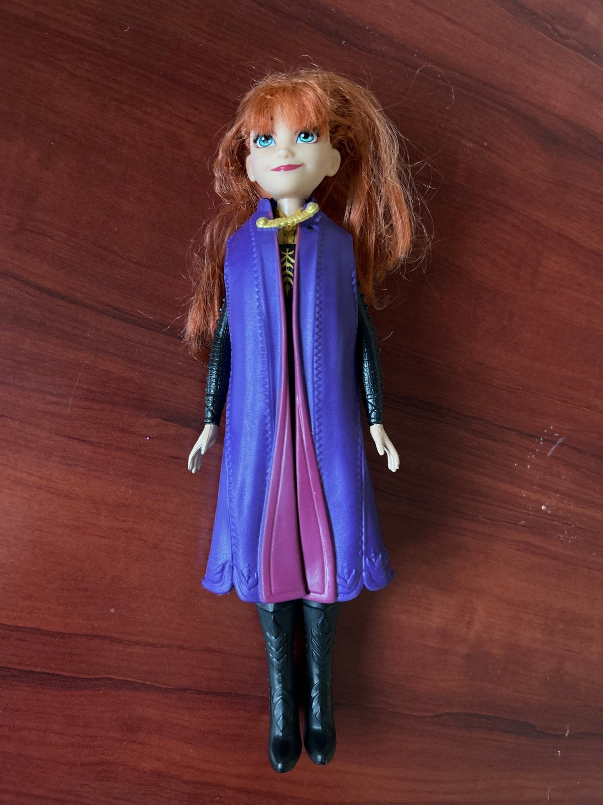 Disney Frozen Anna pop met paarse cape en laarzen, Ophalen of Verzenden, Zo goed als nieuw, Barbie