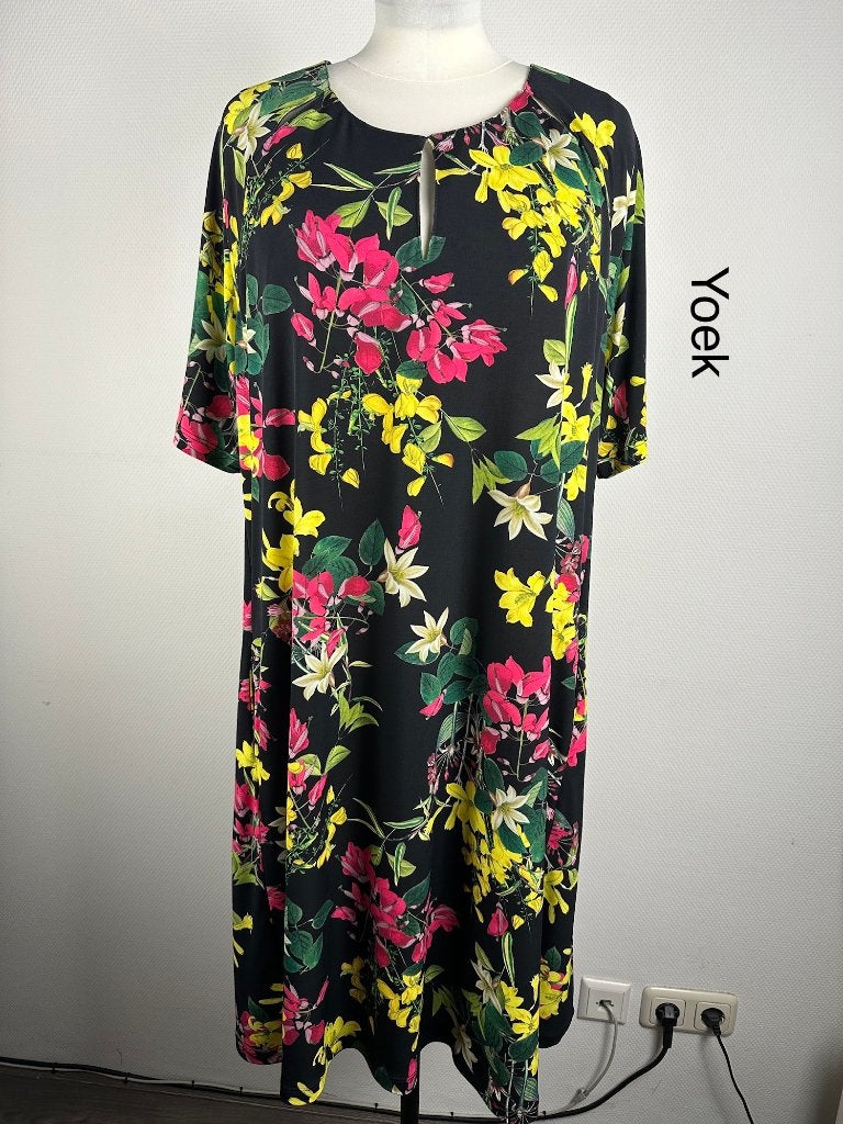 Yoek Jurk  (mt: 46/48) PR/9927, Kleding | Dames, Jurken, Zo goed als nieuw, Maat 46/48 (XL) of groter, Zwart, Onder de knie, Ophalen of Verzenden