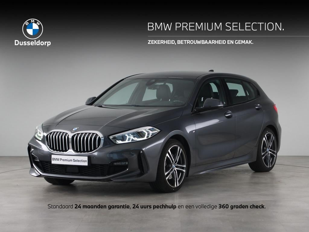 BMW 1 Serie 118i Executive M-Sport Trekhaak (bj 2021), Auto's, BMW, 136 pk, Gebruikt, Met garantie (alle), Leder en Stof