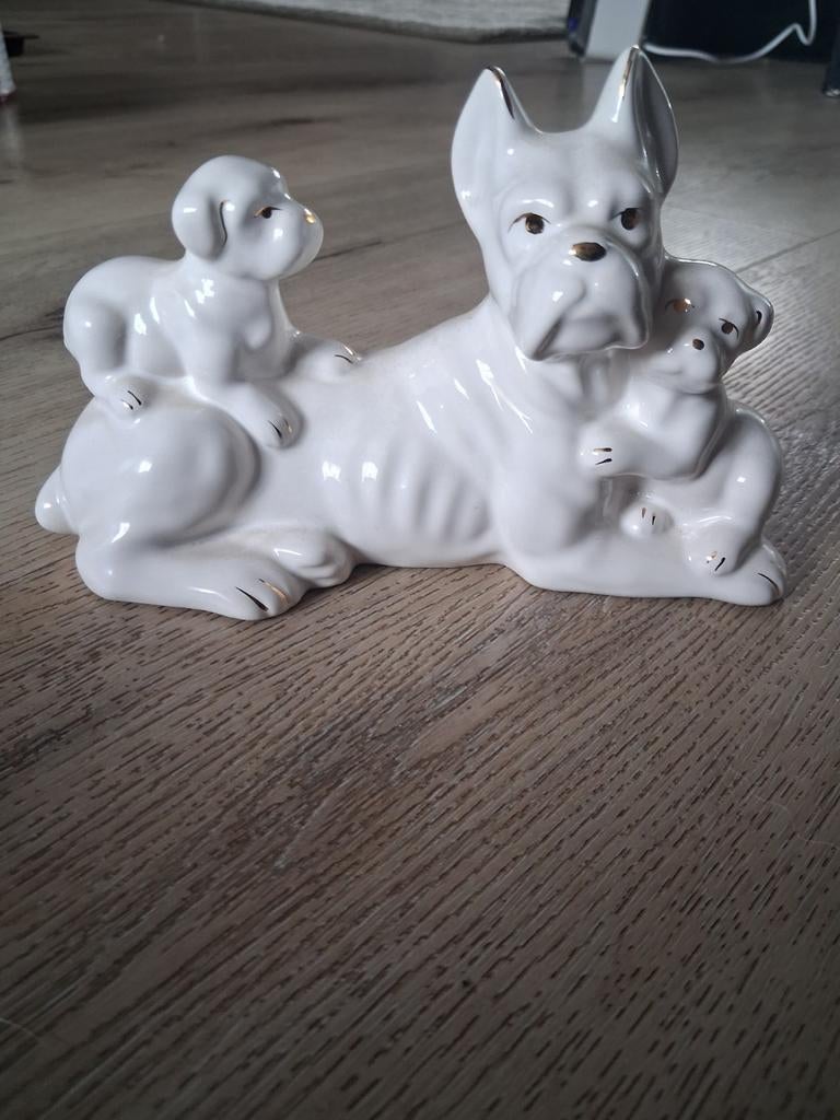 Bastiani beeldje bulldog met puppy's, Ophalen of Verzenden