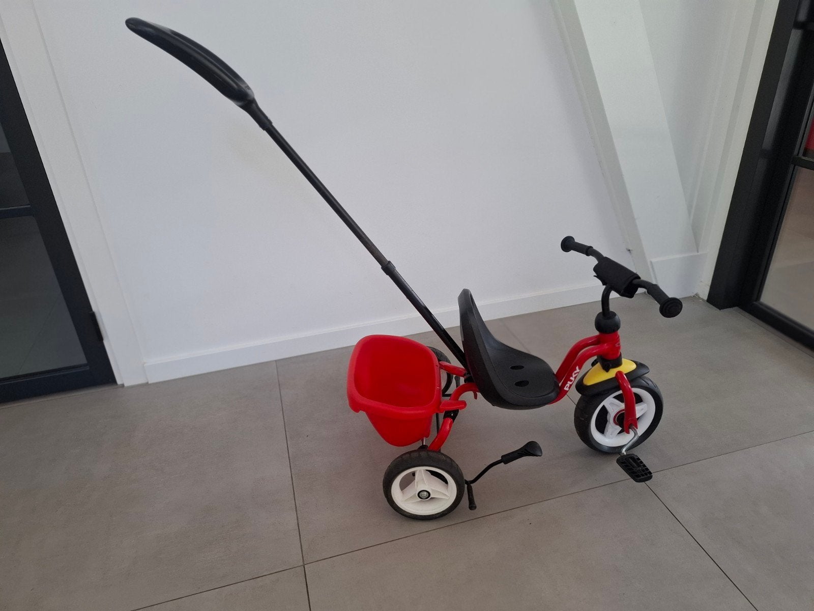 Puky driewieler met duwstang - Rood, Terugtraprem, Puky, Ophalen of Verzenden, Zo goed als nieuw