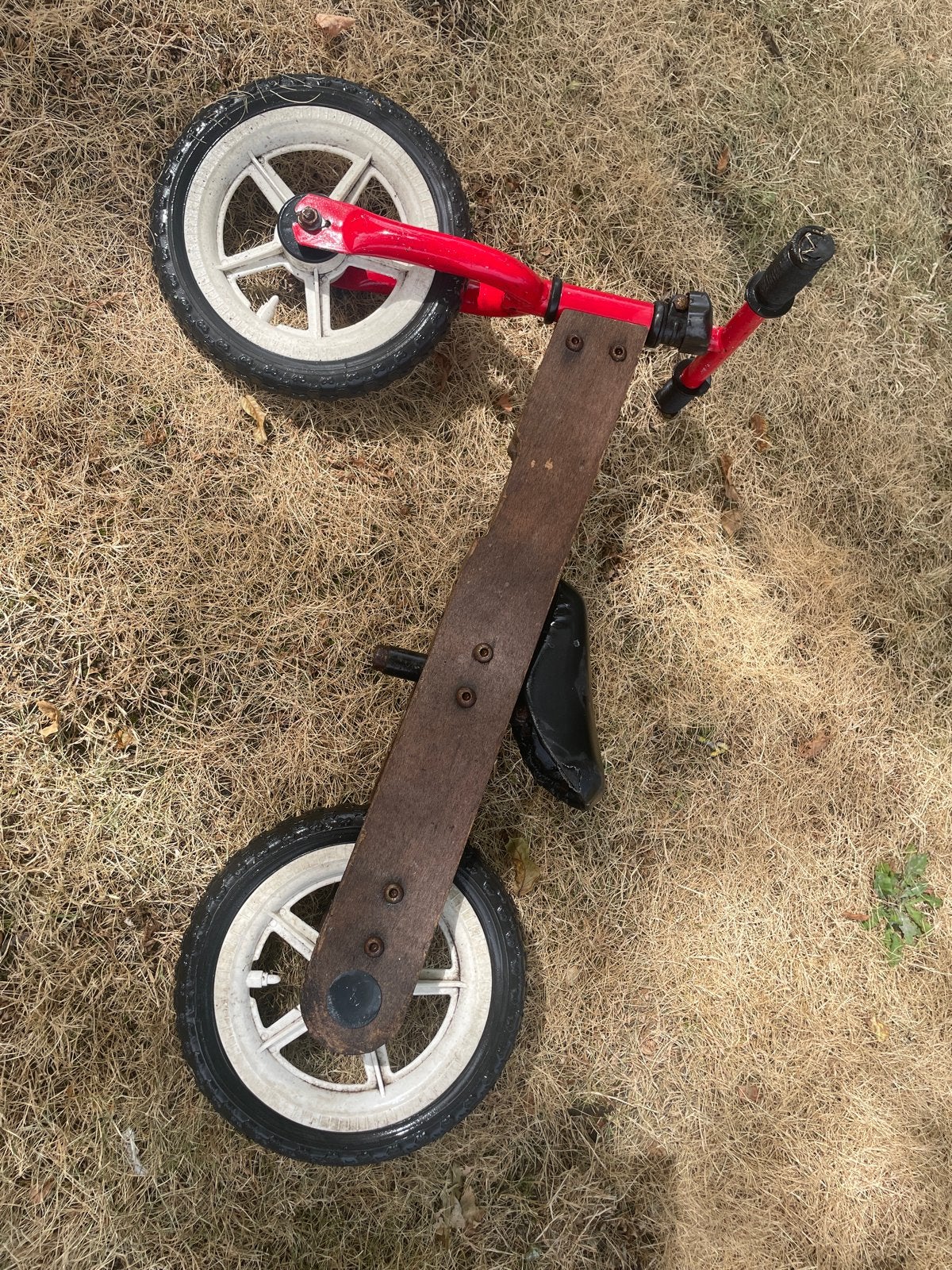 Gebruikte loopfiets voor kinderen - rood en hout, Fietsen en Brommers, Fietsen | Kinderfietsjes, Ophalen, Gebruikt, Minder dan 16 inch