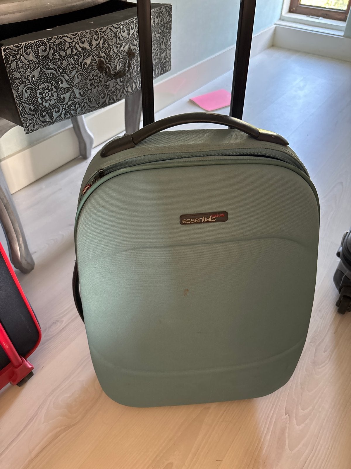 Essentials reiskoffer met wieltjes - Gebruikt maar prima, Sieraden, Tassen en Uiterlijk, Overige materialen, Gebruikt, 50 tot 60 cm