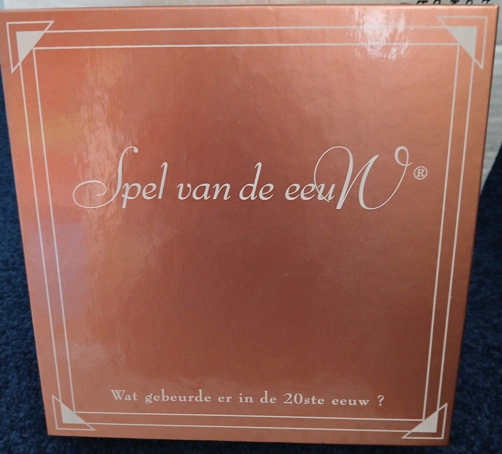 Spel van de Eeuw, Hobby en Vrije tijd, Gezelschapsspellen | Bordspellen, Drie of vier spelers, Ophalen of Verzenden, Nieuw, Nova Carta BV