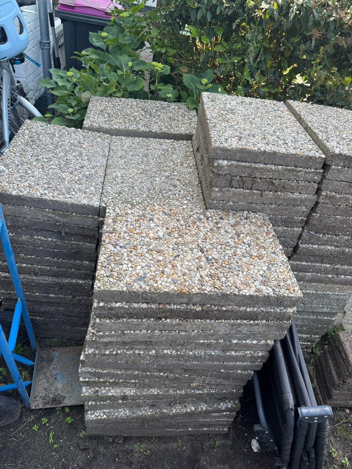 Gebruikte terrastegels met grind. Gratis af te halen, Ophalen, Gebruikt, 10 m² of meer, Beton