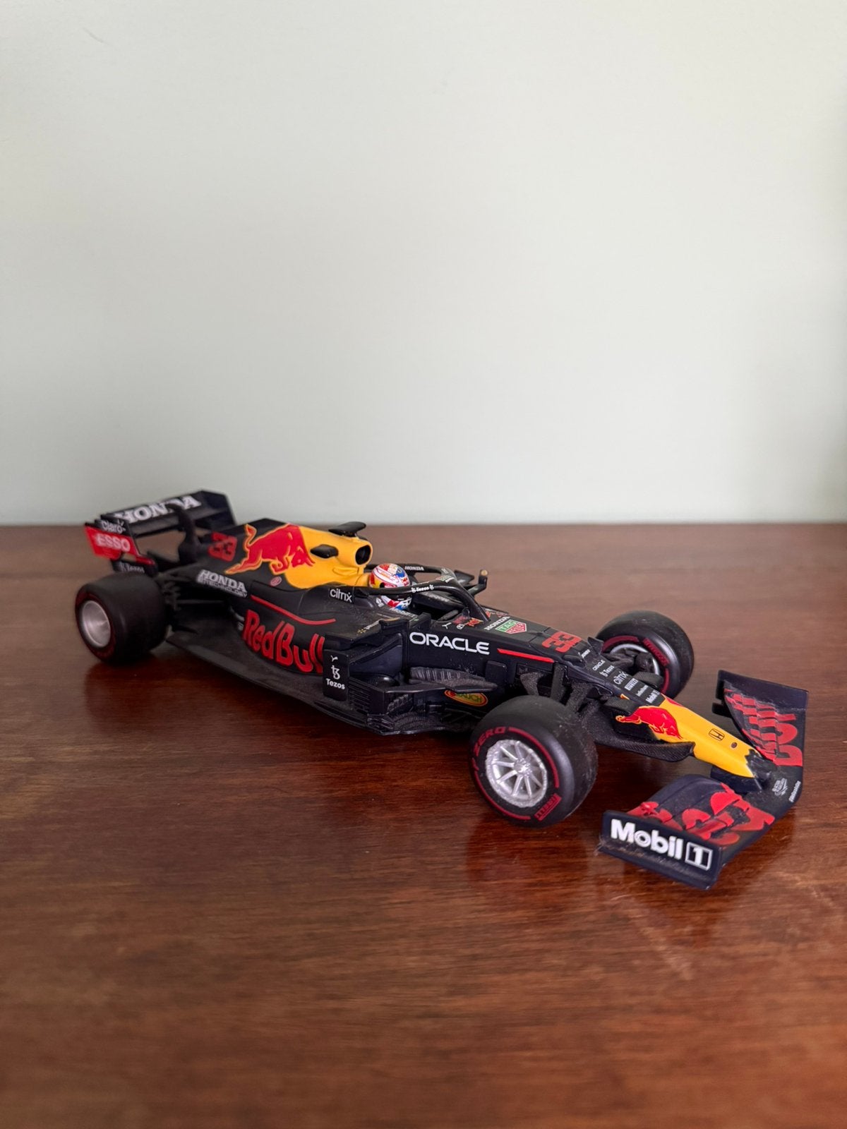 Red bull Bburago 1:24 max verstappen, Ophalen of Verzenden, Zo goed als nieuw, Gebruiksvoorwerp