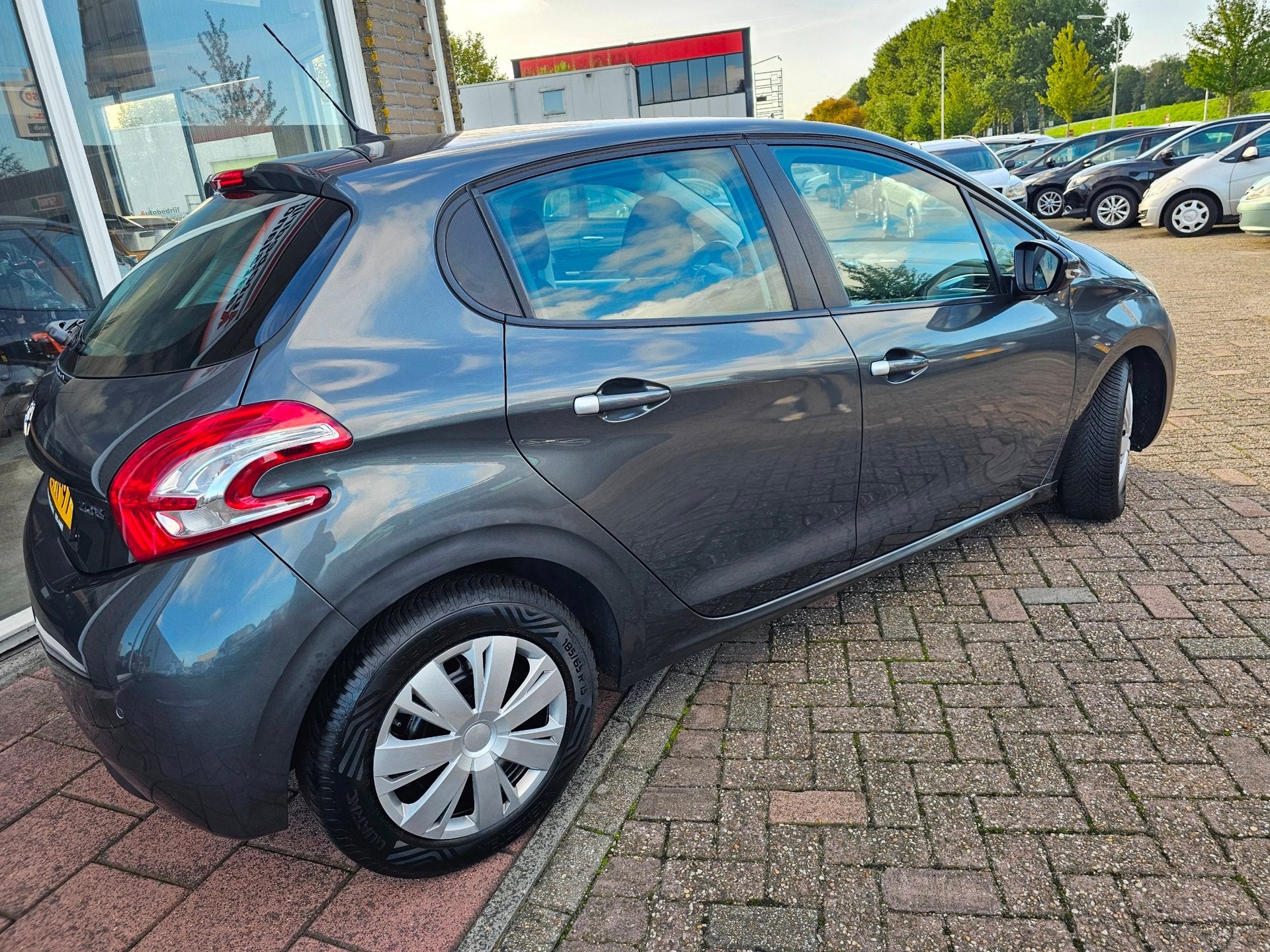 Peugeot 208 1.2 VTi Active - Airco -, Voorwielaandrijving, Euro 5, Stof, Gebruikt