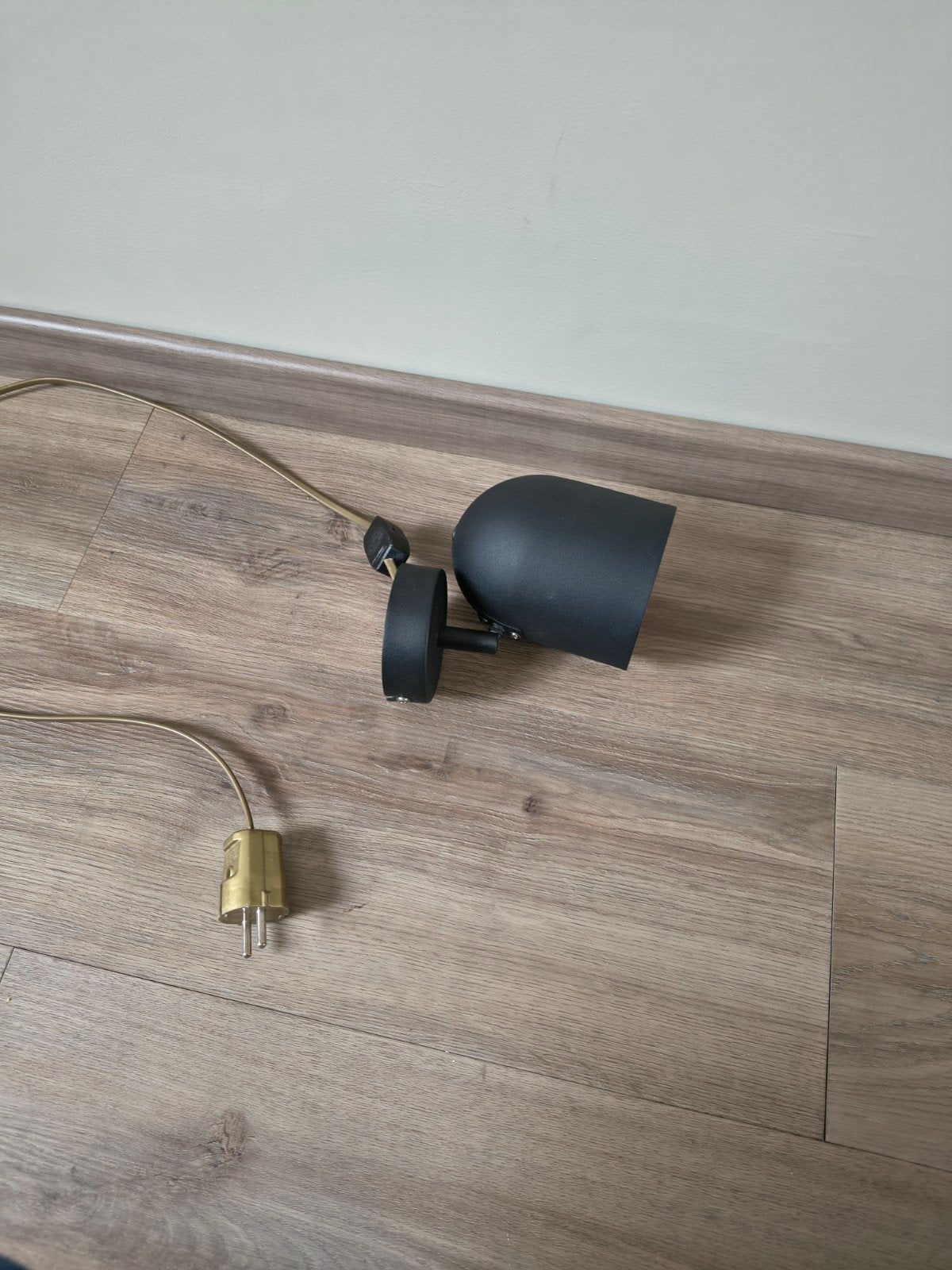 te koop : zwart wandspotje, Zwart, Zo goed als nieuw, Metaal, Wandlamp