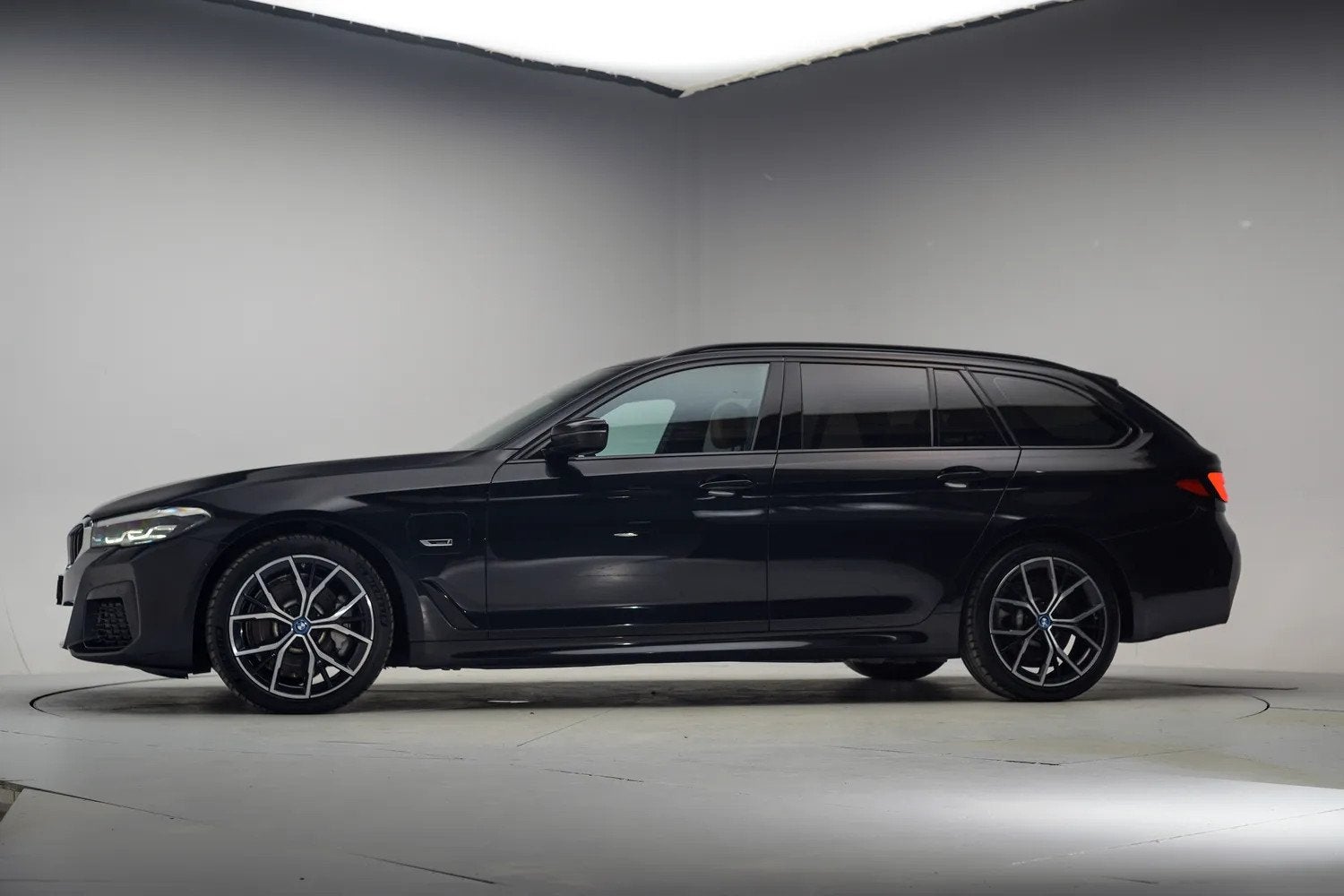 BMW 5 Serie 530e M-Sport High Executive Aut. [ Sfeerverlicht, 1998 cc, Gebruikt, 4 cilinders, Verwarmde buitenspiegels