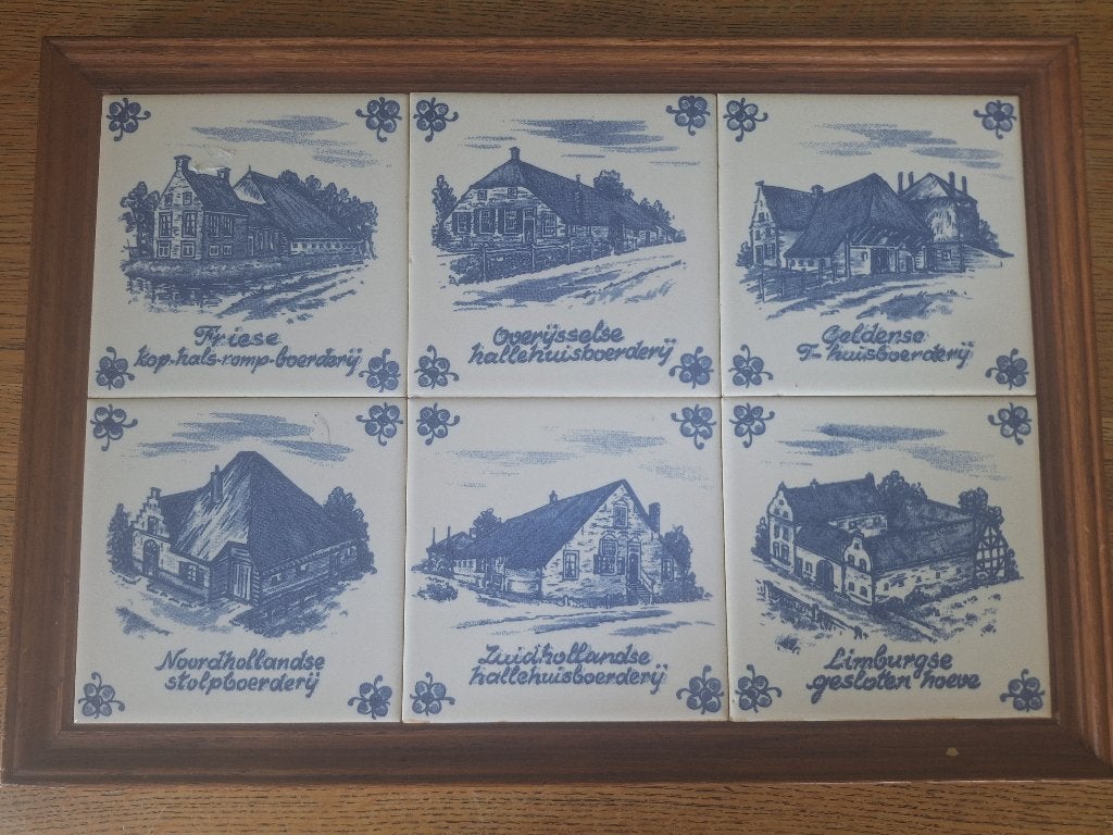 Antieke delftsblauwe tegels in lijst, Hollandse boerderijen, Antiek en Kunst, Antiek | Wandborden en Tegels, Ophalen of Verzenden